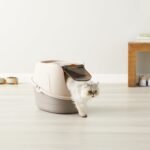 Amazon Basics No-Mess Enclosed Hooded Cat Litter Box, Standard, Multicolor, 53cm x 41cm x 38cm - Image 9