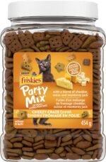 Friskies Party Mix Cat Treats, Cheezy Craze Crunch with Real Cheese - 454 g Cannister (1 Pack) - Image 3