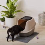 Amazon Basics No-Mess Hooded Enclosed Cat Litter Box, Large, Multicolor, 61cm x 46cm x 43cm - Image 7