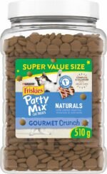 Friskies Party Mix Cat Treats, Naturals Gourmet Crunch with Real Chicken - 510 g Cannister (3 Pack) - Image 2