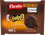 Fudgee-O Chocolatey Creme Filled Sandwich Cookies, 303 g, Baked in Canada - Image 2