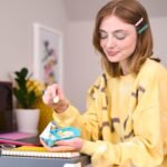 Betty Crocker Dunkaroos Vanilla Cookies with Rainbow Chip Vanilla Frosting, Package of 6 Trays of Dunkaroos - Image 7